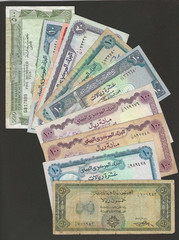 SOUTH ARABIA & YEMEN 10 Notes 1960s-1980s, Fine to About UNC, No Duplicates.