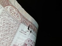 JORDAN: 1/2 Dinar banknote since 1997 in Good condition. Slightly damaged!