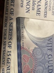 International Currency Collection Envelope 2 UNC note 5 Gulden Lebanon 5 Livres