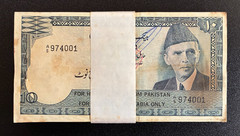 PAKISTAN 10 RUPEES P-R6 1970 1978 x 100 Pcs Lot BUNDLE + OMAN PMG67 UNC NOTE