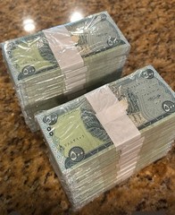 IRAQI DINAR Bundle 500 Note 100 Total Uncirculated Guarantee Iraq Dinars COA !!!