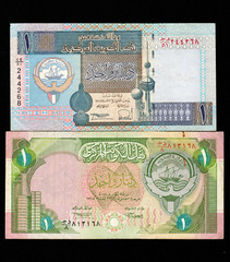 KUWAIT 2 X 1 DINAR 1992 + 1994 P-19 + 25a VF