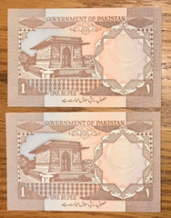 Mogi9 Pakistan KM 27L Lot of 2 UNC consecutive # paper notes in plastic holder