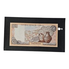 Cyprus One Pound Banknote 1-2-2001 P-60c UNC (Lot #1507)