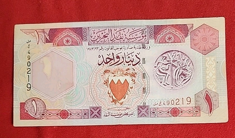 Vintage Paper MoneyFrom Bahrain 1Dinar ISSUED1973 Circulated Free Shipping M139