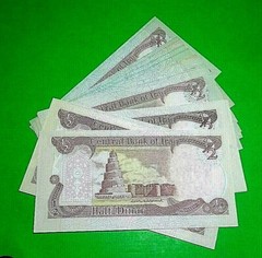 (1) – IRAQ 1/2 (HALF) DINAR BANKNOTE CU – CRISP UNCIRCULATED STOCK PHOTO
