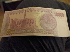 Iraq 2002 Saddam Hussein 10000 Dinars P-89 UNC banknote genuine Real Banknote