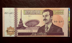 Iraq 10,000 Dinar Note P-89 UNC Saddam Issue (2002) UV pass,( Random serial)